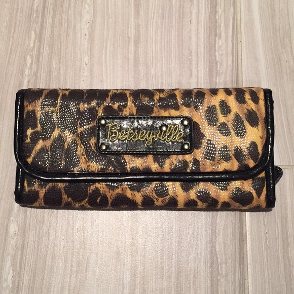 Betsy Johnson Cosmetic Bag - Picture 1 of 3